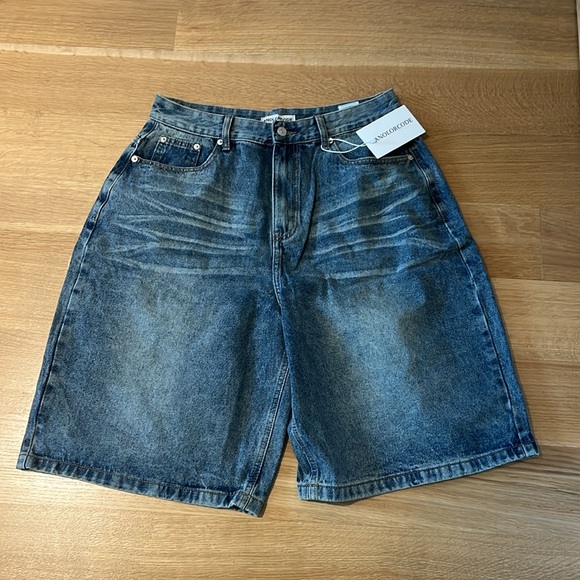 Embossed washed baggy denim shorts - Picture 4 of 5